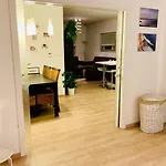 Modern apt, nice view&a walk to city centre