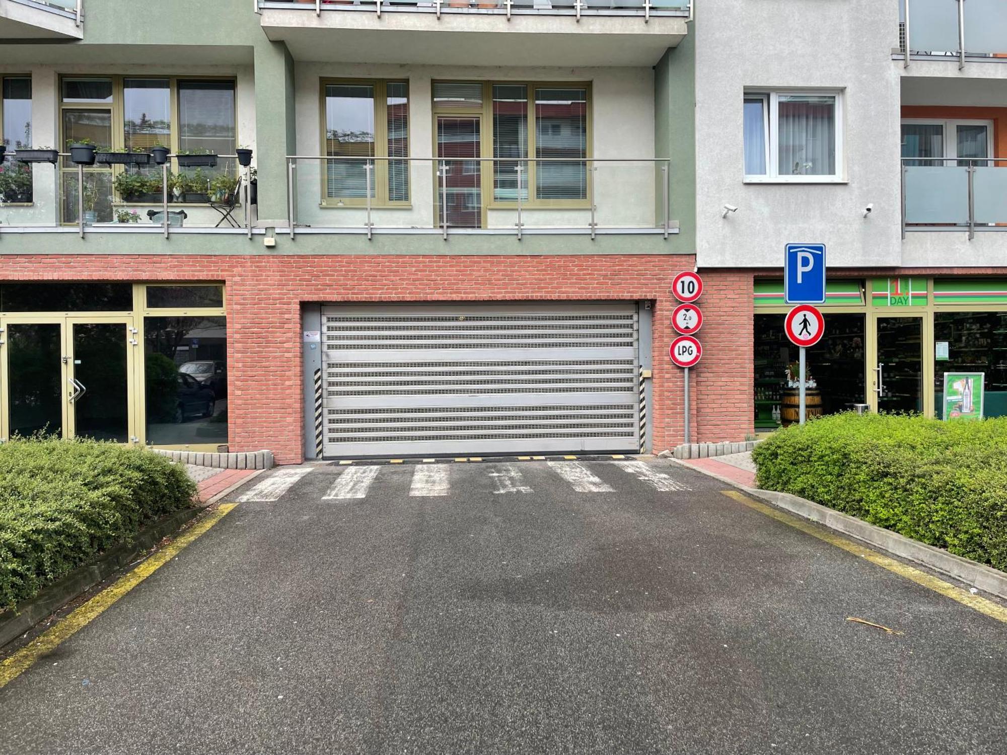 Cozy, Beautiful View, Parking, 1 Stop By Train To Old Town * Pozsony