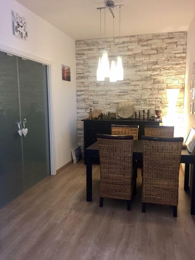 Appartement Cozy, Beautiful View, Parking, 1 Stop By Train To Old Town *