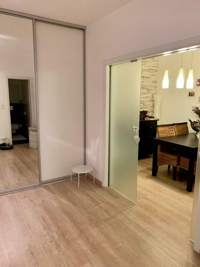 Cozy, Beautiful View, Parking, 1 Stop By Train To Old Town Apartman *