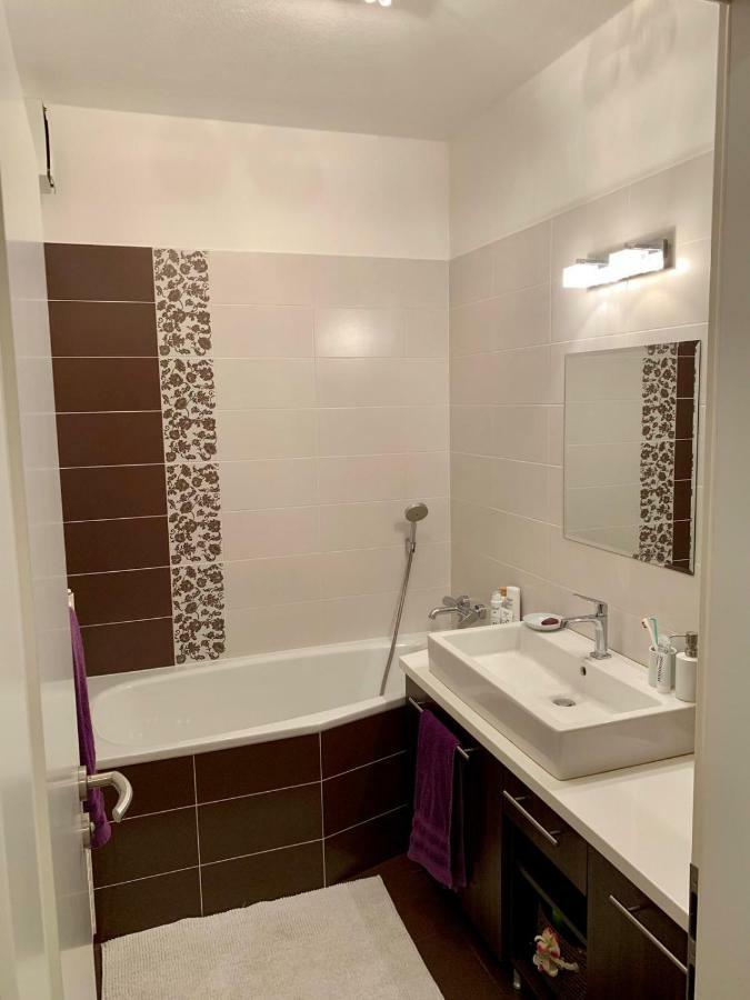 Appartement Cozy, Beautiful View, Parking, 1 Stop By Train To Old Town