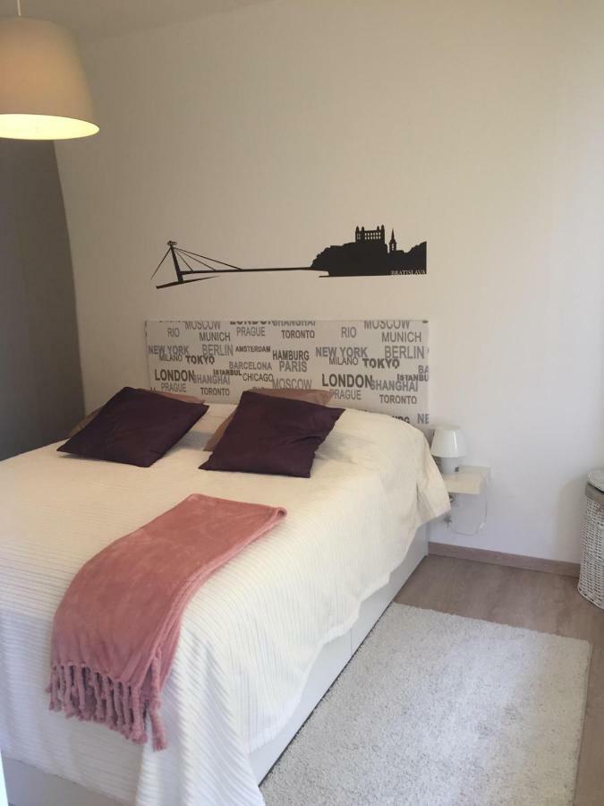Cozy, Beautiful View, Parking, 1 Stop By Train To Old Town Appartement Bratislava